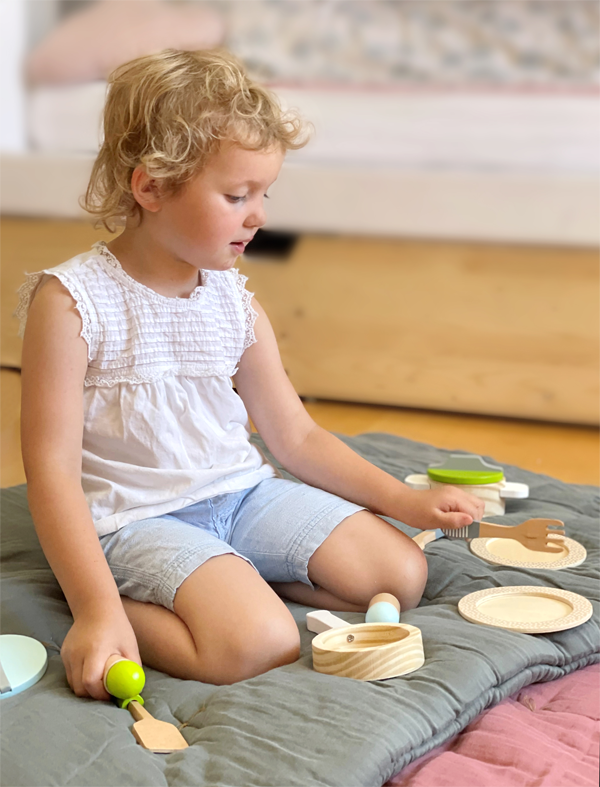 Kit couverts et casseroles en bois