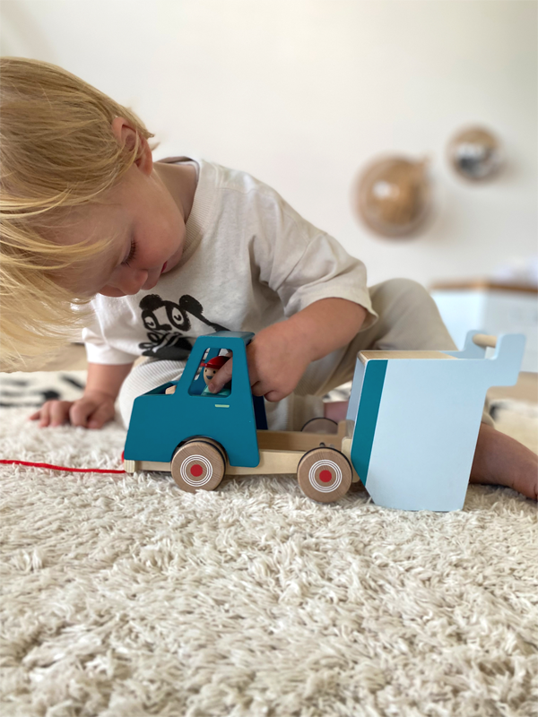 Véhicule à tirer camion benne en bois