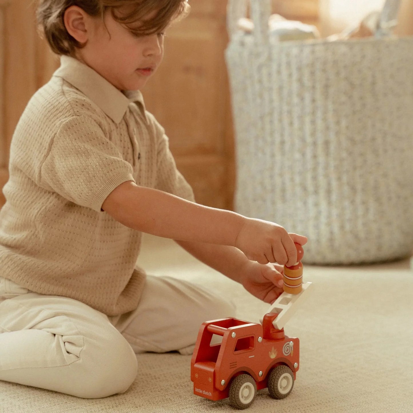 Camion de pompiers en bois – Rouge – Essentials