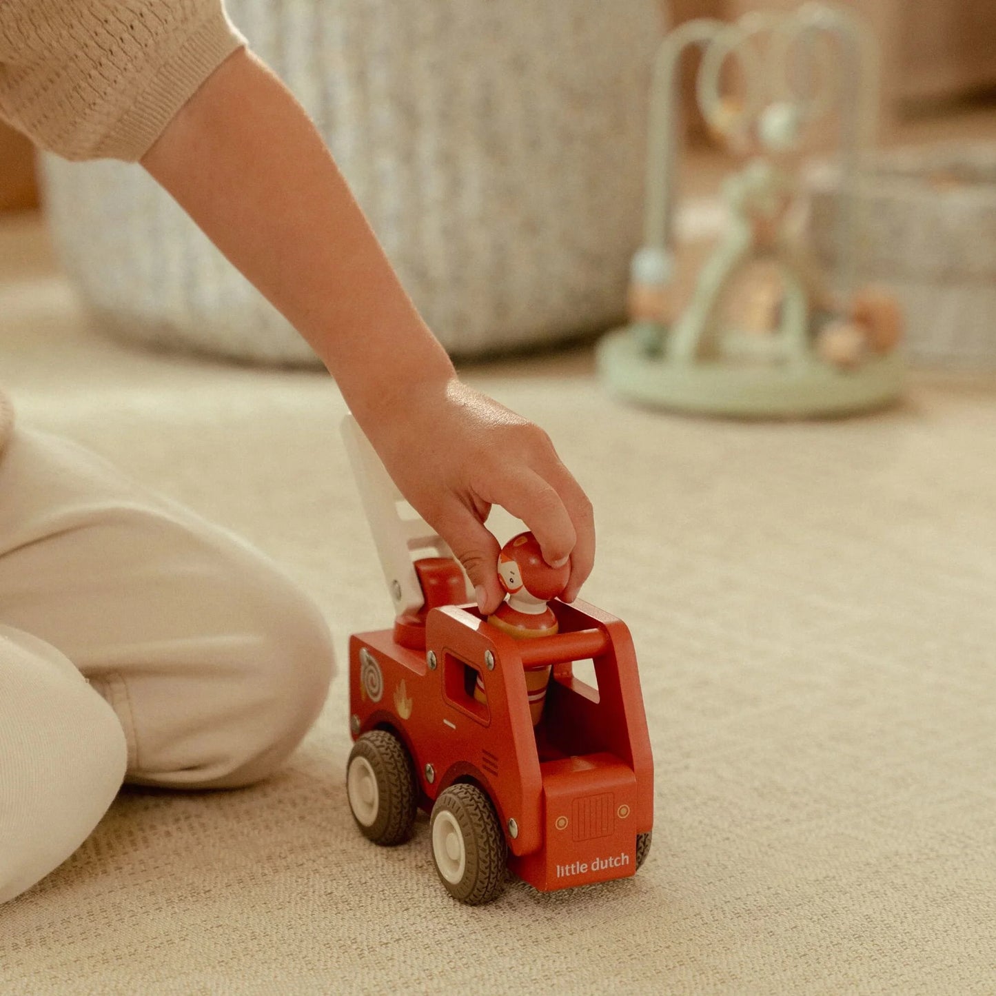 Camion de pompiers en bois – Rouge – Essentials