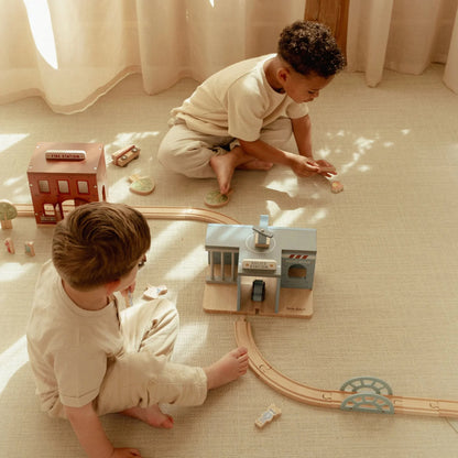 Caserne de pompiers en bois – Rouge – Essentials