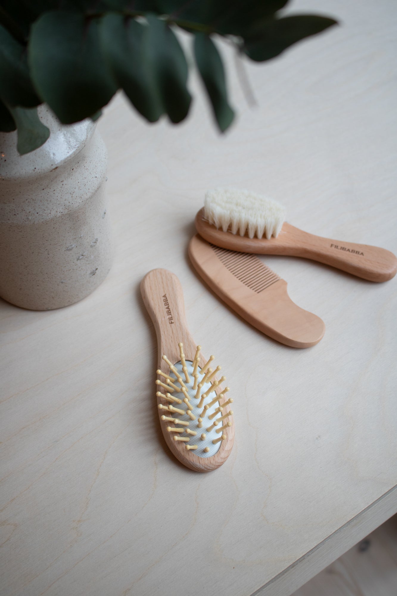 Set brosses et peigne bébé en bois avec pochette en coton